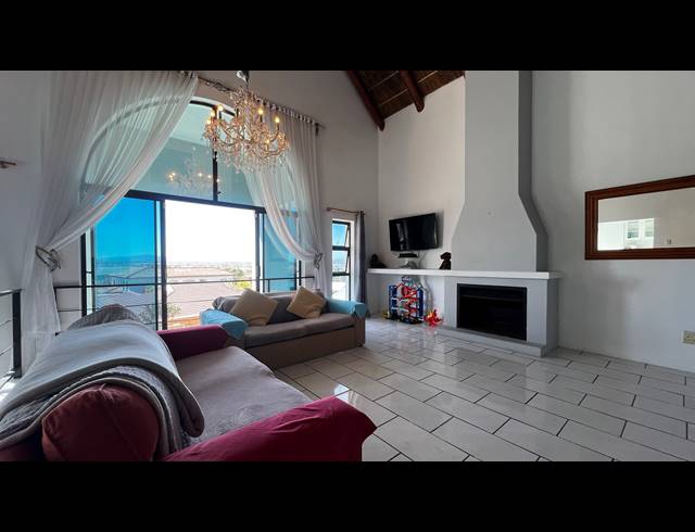 7 BEDROOM HOUSE FOR SALE IN WEST BEACH